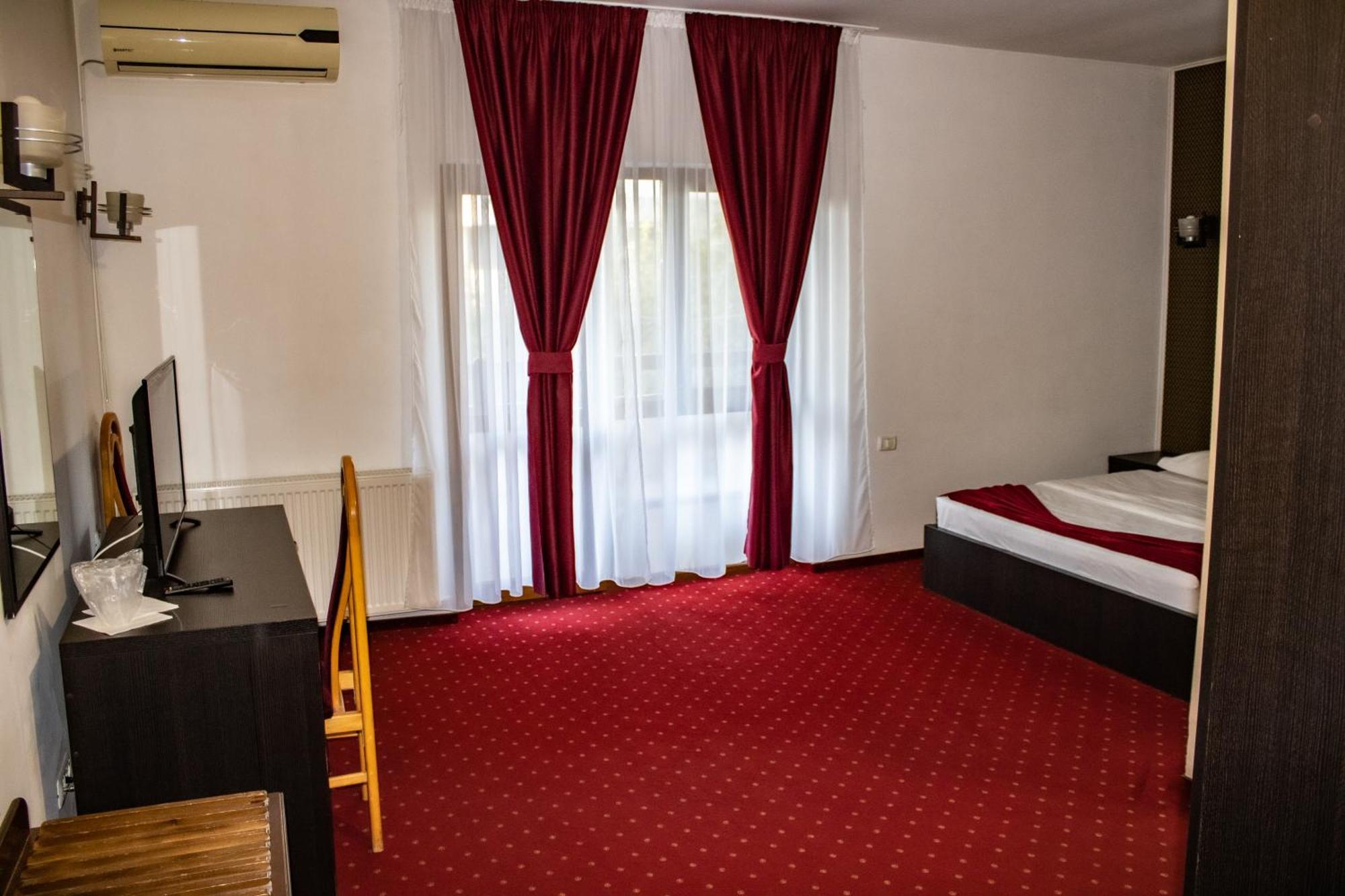 Hotel Rebis Braila Ngoại thất bức ảnh